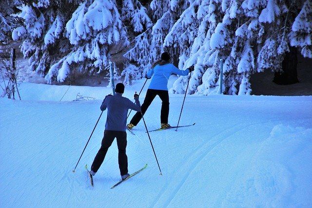 Безкоштовно завантажте лижники, лижі, сніг, зима, сніг, безкоштовне зображення для редагування за допомогою безкоштовного онлайн-редактора зображень GIMP