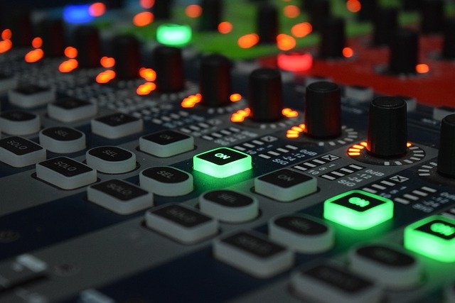 Kostenloser Download Sound Music Console DJ Kostenloses Bild, das mit dem kostenlosen Online-Bildeditor GIMP bearbeitet werden kann