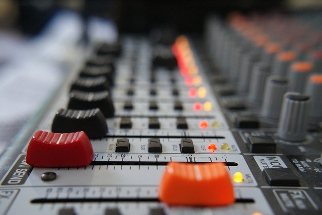 Kostenloser Download von Sound Table Foley Audio Music Kostenloses Bild, das mit dem kostenlosen Online-Bildeditor GIMP bearbeitet werden kann