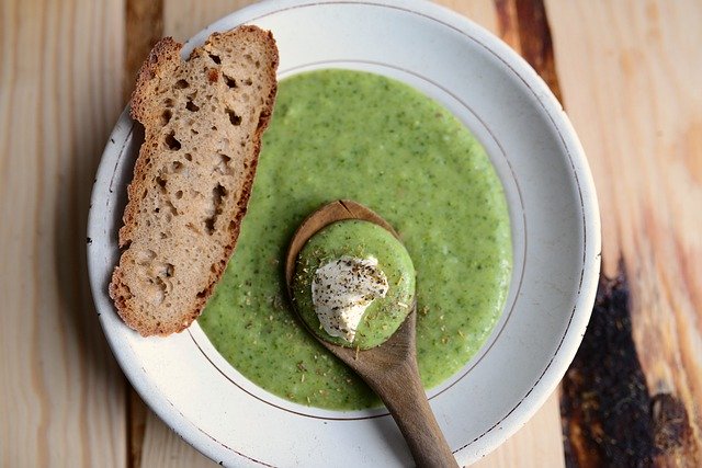 Téléchargement gratuit soupe brocoli assiette pain repas image gratuite à éditer avec l'éditeur d'images en ligne gratuit GIMP