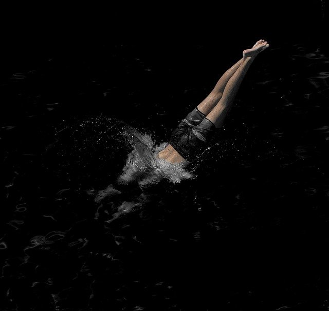 Descărcare gratuită splash swimming diving water guy imagine gratuită pentru a fi editată cu editorul de imagini online gratuit GIMP
