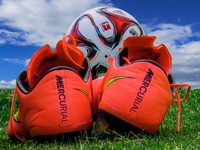 Download gratuito de futebol esportivo futebol botas de futebol bola grátis imagem para ser editada com o editor de imagens on-line gratuito do GIMP