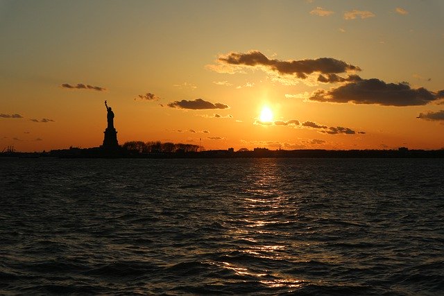 Téléchargement gratuit de l'illustration gratuite Statue Of Liberty New York City à éditer avec l'éditeur d'images en ligne GIMP