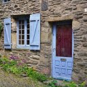 Stone House and Blue Windows  screen for extension Chrome web store in OffiDocs Chromium