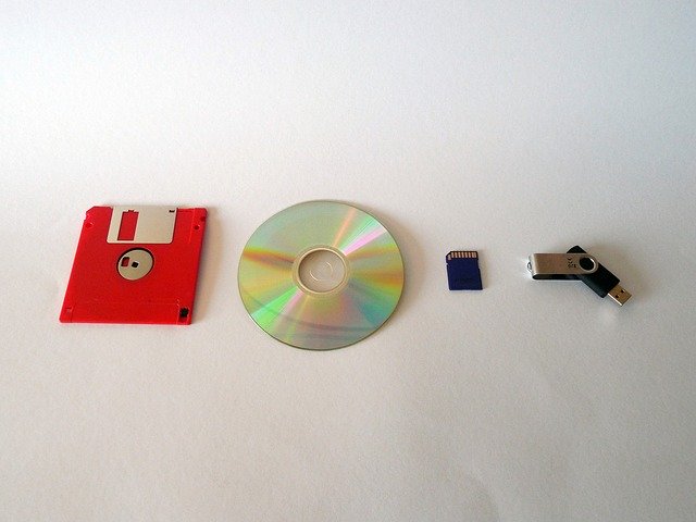 Gratis download opslag data diskette cd dvd usb gratis foto om te bewerken met GIMP gratis online afbeeldingseditor