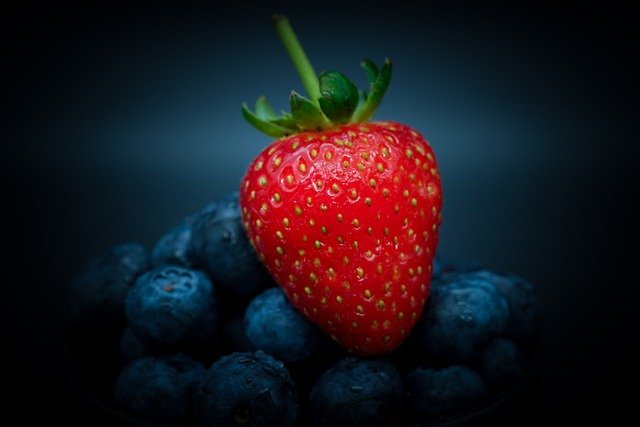Download grátis de morangos, mirtilos, frutas, imagem grátis para ser editado com o editor de imagens on-line gratuito do GIMP