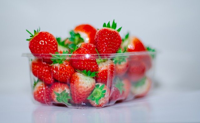 Free download strawberries fruit fresh mature free picture to be edited with GIMP free online image editor