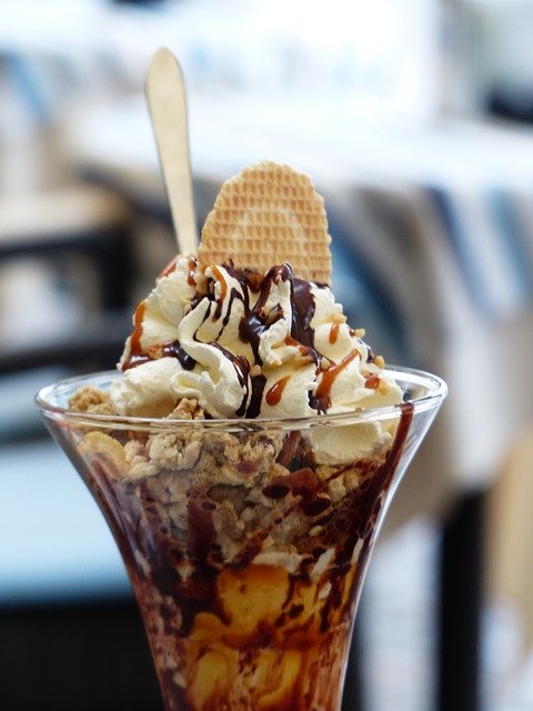 Scarica gratuitamente l'immagine gratuita del bicchiere da dessert con gelato al gelato da modificare con l'editor di immagini online gratuito GIMP