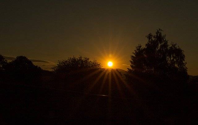 Unduh gratis Sunset Dark Sunbeam - foto atau gambar gratis untuk diedit dengan editor gambar online GIMP