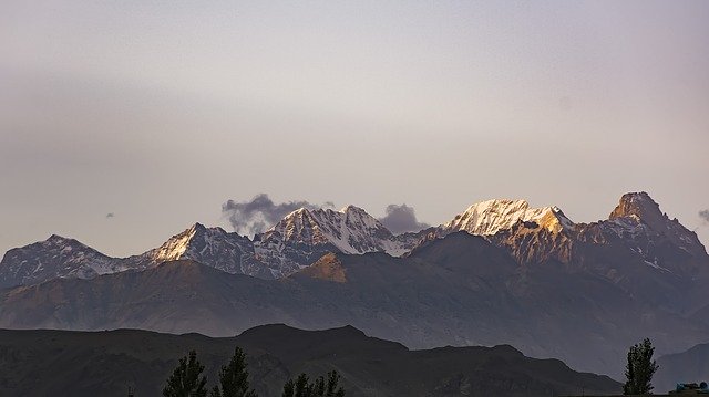 Bezpłatne pobieranie zachodu słońca w górach gb północ Pakistanu darmowe zdjęcie do edycji za pomocą bezpłatnego internetowego edytora obrazów GIMP