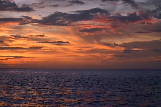 Bezpłatne pobieranie zachodu słońca niebo morze ocean spokojny darmowy obraz do edycji za pomocą darmowego internetowego edytora obrazów GIMP
