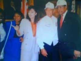 বিনামূল্যে ডাউনলোড করুন Susan P Velasco w/ Mayor David Dinkins (1990) বিনামূল্যে ছবি বা ছবি GIMP অনলাইন ইমেজ এডিটর দিয়ে সম্পাদনা করা হবে