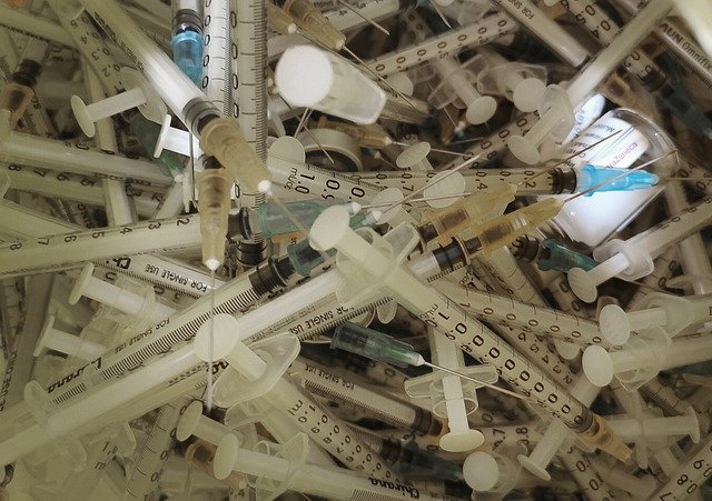 Free download syringe injection vaccine free picture to be edited with GIMP free online image editor