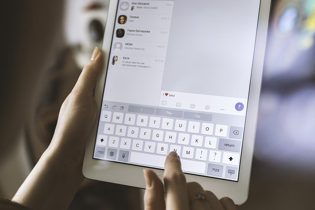 Free download tablet ipad apple love chat free picture to be edited with GIMP free online image editor