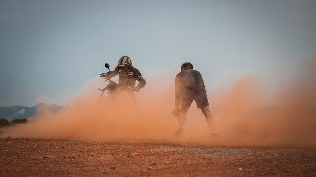 قم بتنزيل Taken Color Dust Vehicle - صورة مجانية أو صورة ليتم تحريرها باستخدام محرر الصور عبر الإنترنت GIMP