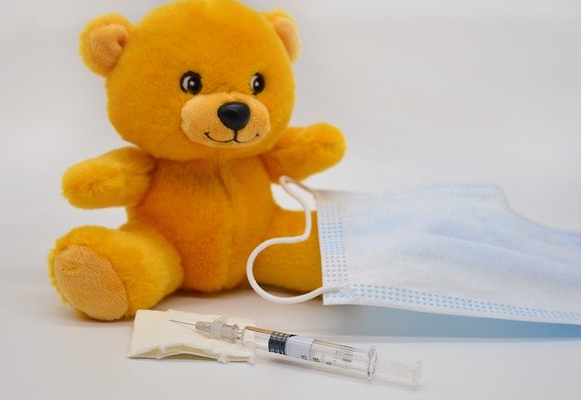 Scarica gratuitamente l'immagine gratuita della vaccinazione pediatrica dell'orsacchiotto da modificare con l'editor di immagini online gratuito GIMP