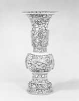 Безкоштовно завантажте Храмова ваза з драконами серед квітів безкоштовно фото або зображення для редагування в онлайн-редакторі зображень GIMP