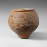 Descarga gratuita Foto o imagen de Vaso de terracota con decoración de barbotina para editar con el editor de imágenes en línea GIMP