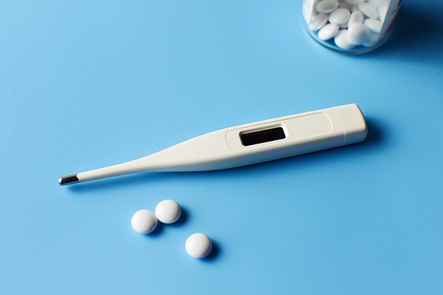 Kostenloser Download Thermometer Medizin Pillen Erkältung Kostenloses Bild, das mit dem kostenlosen Online-Bildeditor GIMP bearbeitet werden kann