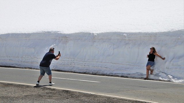 जीआईएमपी मुफ्त ऑनलाइन छवि संपादक के साथ संपादित करने के लिए सड़क के किनारे बर्फीले पहाड़ों की मुफ्त तस्वीर मुफ्त डाउनलोड करें