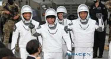 Free download thesiliconreview-spacex-capsule-reaches-space-station free photo or picture to be edited with GIMP online image editor