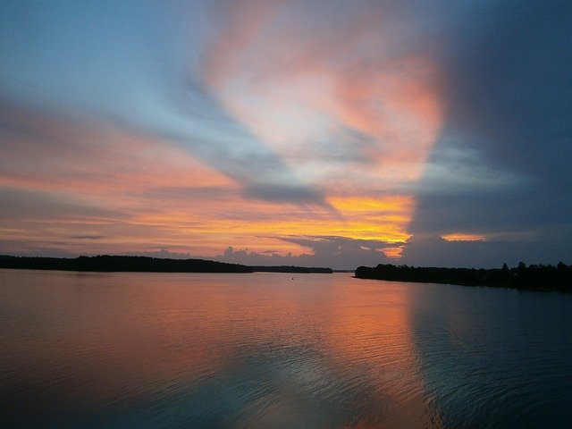 قم بتنزيل صورة مجانية للشمس تغرب في بحيرة الأغنام لتحريرها باستخدام محرر الصور المجاني عبر الإنترنت GIMP