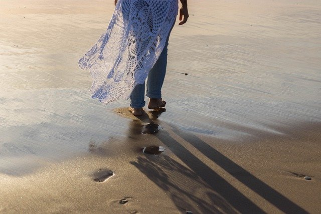 Unduh gratis untuk berjalan di pantai, pergi, langkah pasir laut, gambar gratis untuk diedit dengan editor gambar online gratis GIMP