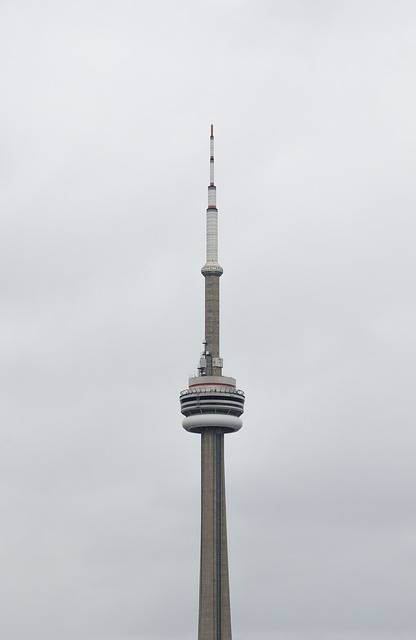 Kostenloser Download Turm Toronto Grauer Himmel Dunkel Kostenloses Bild, das mit dem kostenlosen Online-Bildeditor GIMP bearbeitet werden kann