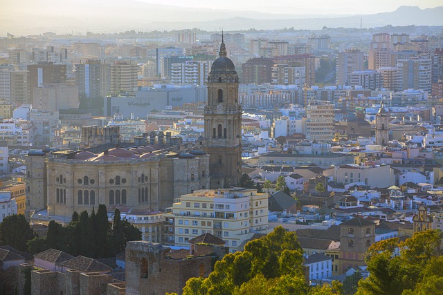 Faça o download gratuito da imagem gratuita da cidade de málaga espanha andaluzia para ser editada com o editor de imagens on-line gratuito do GIMP
