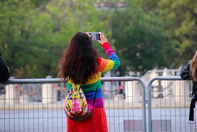 Kostenloser Download des Triumphbogen-Touristen, der Fotos macht, kostenloses Bild, das mit dem kostenlosen Online-Bildeditor GIMP bearbeitet werden kann