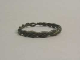 Безкоштовно завантажте безкоштовну фотографію або зображення Twisted Bangle для редагування за допомогою онлайн-редактора зображень GIMP