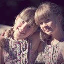 Two younger sisters  screen for extension Chrome web store in OffiDocs Chromium