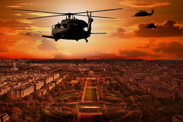 Baixe gratuitamente a imagem gratuita de fuga do helicóptero black hawk 60 para ser editada com o editor de imagens on-line gratuito do GIMP