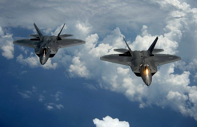 قم بتنزيل صورة مجانية للقوات الجوية العسكرية الأمريكية f 22 raptor ليتم تحريرها باستخدام محرر الصور المجاني على الإنترنت GIMP