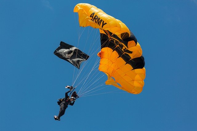 Gratis download Us Army Parachute Skydiving - gratis gratis foto of afbeelding om te bewerken met de GIMP online afbeeldingseditor