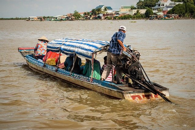 Scarica gratuitamente l'immagine gratuita del lavoro del porto d'acqua del flusso del Vietnam da modificare con l'editor di immagini online gratuito GIMP