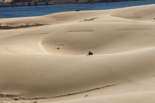 Téléchargement gratuit d'une photo gratuite de quad de dunes de paysage de mui ne au vietnam à modifier avec l'éditeur d'images en ligne gratuit GIMP