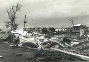 Unduh gratis Wapella Tornado Damage: Auction House foto atau gambar gratis untuk diedit dengan editor gambar online GIMP