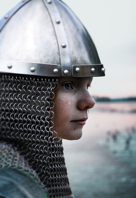 Kostenloser Download Kriegermädchen Ritterrüstung Porträt kostenloses Bild, das mit dem kostenlosen Online-Bildeditor GIMP bearbeitet werden kann