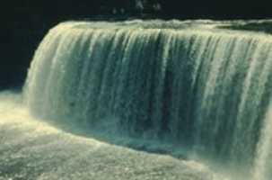 Download gratuito di foto o immagini gratuite di Waterfall, Rapids, River da modificare con l'editor di immagini online GIMP