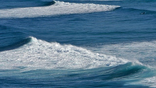 Bezpłatne pobieranie fal surfowania woda morska ocean darmowe zdjęcie do edycji za pomocą bezpłatnego internetowego edytora obrazów GIMP