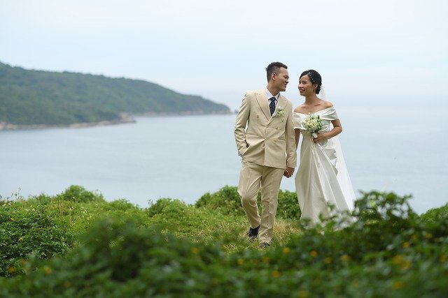 Bezpłatne pobieranie ślubnej miłości narzeczonej plaży panny młodej bezpłatne zdjęcie do edycji za pomocą bezpłatnego edytora obrazów online GIMP