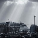 White and Black Ship on Dock  screen for extension Chrome web store in OffiDocs Chromium