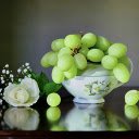 White roses and green grapes  screen for extension Chrome web store in OffiDocs Chromium