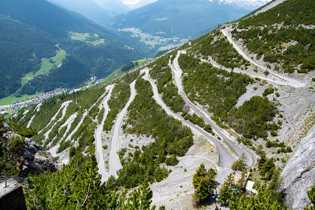 免费下载蜿蜒的道路 torri di fraele 免费图片以使用 GIMP 免费在线图像编辑器进行编辑