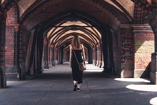 Free download woman bow gate begin berlin free picture to be edited with GIMP free online image editor