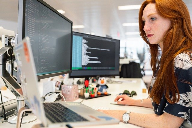 Free download woman computers office working free picture to be edited with GIMP free online image editor