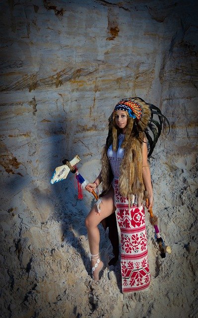 Free download woman indians tomahawk war bonnet free picture to be edited with GIMP free online image editor