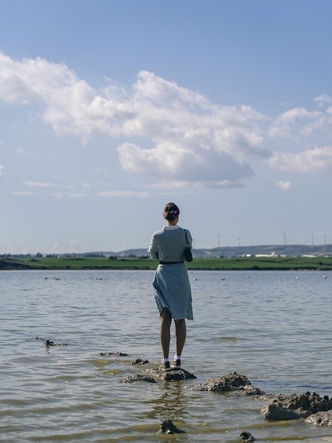 Libreng download woman lake dress standing alone free picture to be edited with GIMP free online image editor