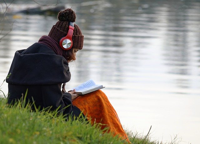 Free download woman listening to the headphones free picture to be edited with GIMP free online image editor